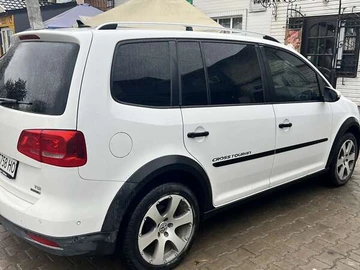 Авто Volkswagen Touran 2011 № 8031482