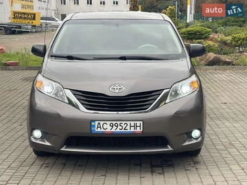 Авто Toyota Sienna 2010 № 8032894