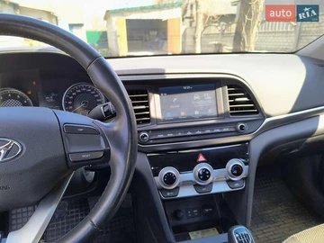 Авто Hyundai Elantra 2019 № 8035404
