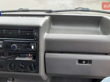 Авто Volkswagen Transporter 2000 № 8038042