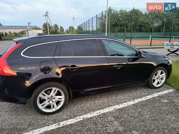Авто Volvo V60 2013 № 8038405