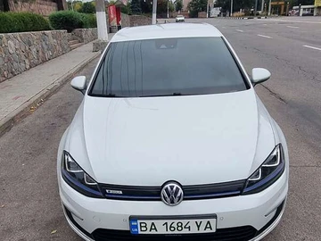 Авто Volkswagen E-Golf 2015 № 8039411