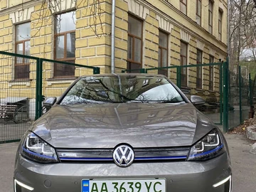 Авто Volkswagen E-Golf 2015 № 8039423