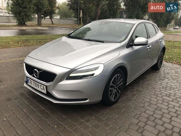Авто Volvo V40 2017 № 8040734