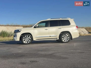 Авто Toyota Land Cruiser 2017 № 8041040