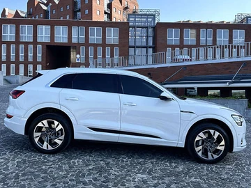 Авто Audi E-Tron 2021 № 8042797