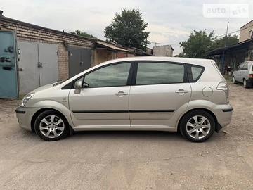 Авто Toyota Corolla Verso 2004 № 8045663