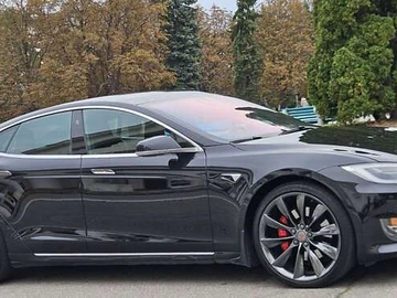 Авто Tesla Model S 2018 № 8048878