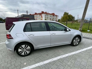 Авто Volkswagen E-Golf 2015 № 8050851