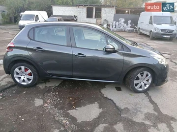 Авто Peugeot 208 2013 № 8059545
