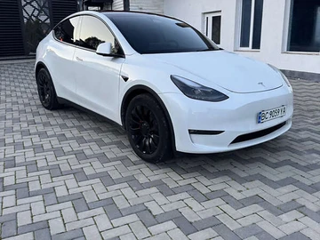 Авто Tesla Model Y 2023 № 8063111