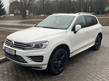 Авто Volkswagen Touareg 2014 № 8065098