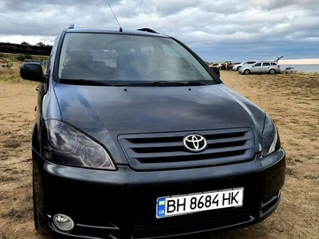 Авто Toyota Avensis Verso 2002 № 8067422