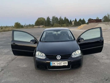 Авто Volkswagen Golf 2004 № 8069431