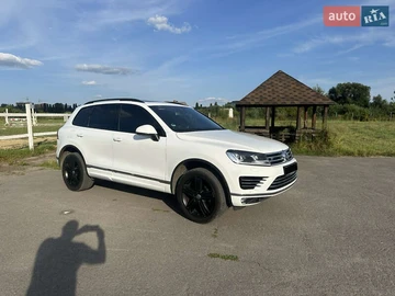 Авто Volkswagen Touareg 2015 № 8070285