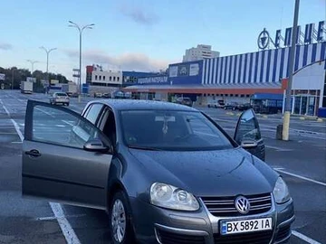 Авто Volkswagen Golf 2004 № 8074527