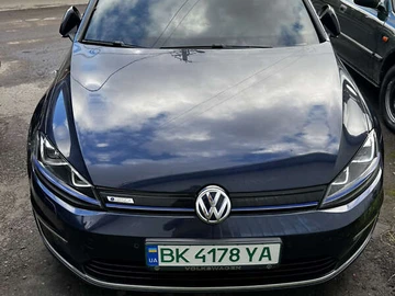 Авто Volkswagen E-Golf 2016 № 8077742