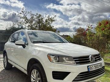 Авто Volkswagen Touareg 2015 № 8078107
