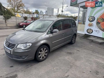 Авто Volkswagen Touran 2008 № 8080057