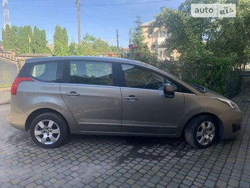 Авто Peugeot 5008 2013 № 8082056