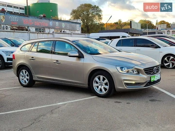 Авто Volvo V60 2014 № 8082102