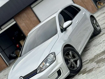 Авто Volkswagen E-Golf 2015 № 8085027