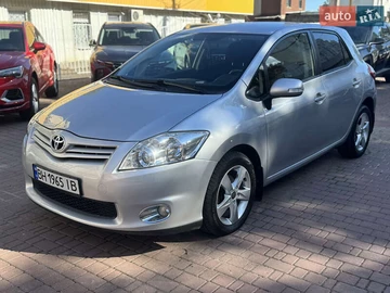 Авто Toyota Auris 2011 № 8087128