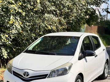 Авто Toyota Yaris 2013 № 8090131