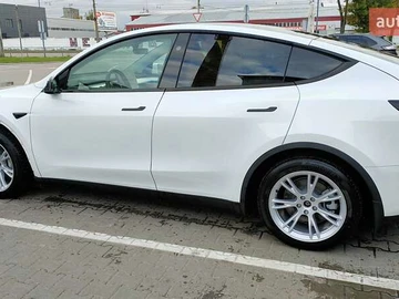 Авто Tesla Model Y 2024 № 8091232