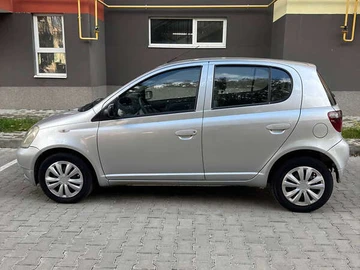 Авто Toyota Yaris 2000 № 8091621