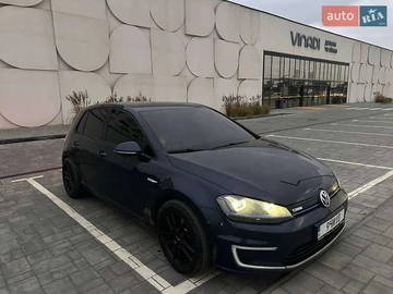 Авто Volkswagen E-Golf 2015 № 8094949