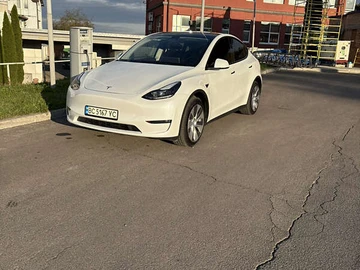 Авто Tesla Model Y 2023 № 8095371