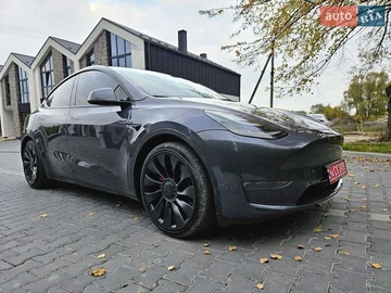 Авто Tesla Model Y 2023 № 8095403
