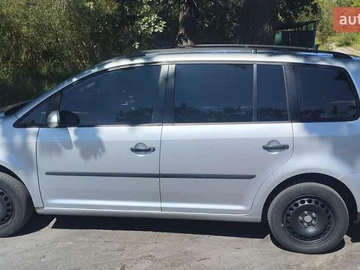 Авто Volkswagen Touran 2008 № 8095535