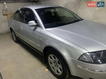Авто Volkswagen Passat 2003 № 8095789
