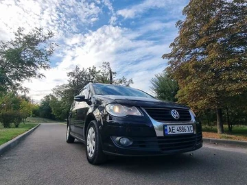 Авто Volkswagen Touran 2009 № 8096149