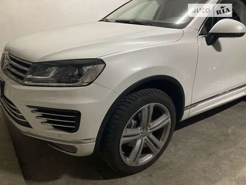 Авто Volkswagen Touareg 2015 № 8097469
