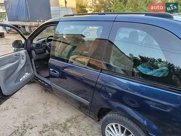 Авто Chrysler Voyager 2005 № 8097774