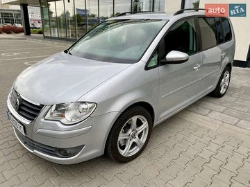 Авто Volkswagen Touran 2009 № 8097800
