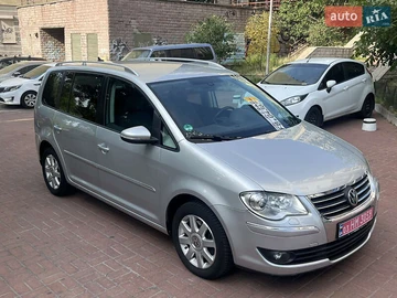 Авто Volkswagen Touran 2010 № 8098749