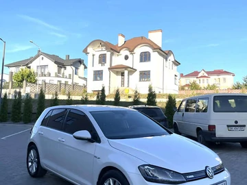 Авто Volkswagen E-Golf 2015 № 8098760