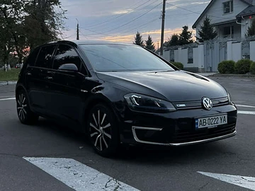 Авто Volkswagen E-Golf 2015 № 8098769