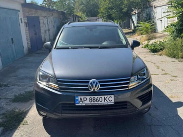 Авто Volkswagen Touareg 2015 № 8099178