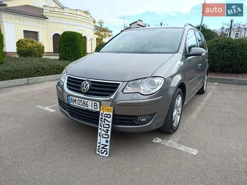 Авто Volkswagen Touran 2009 № 8100977