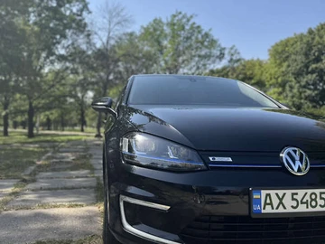 Авто Volkswagen E-Golf 2015 № 8101536