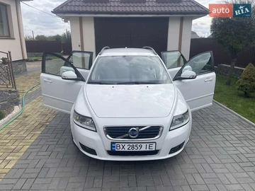 Авто Volvo V50 2010 № 8102960
