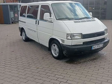 Авто Volkswagen Transporter 2000 № 8105368