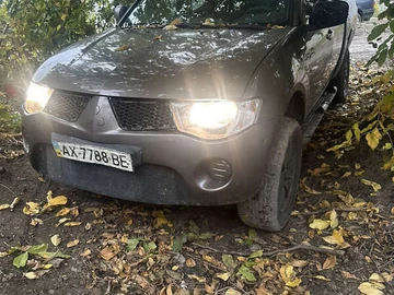 Авто Mitsubishi L 200 2010 № 8106011