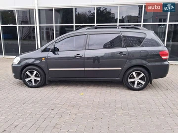 Авто Toyota Avensis Verso 2002 № 8106416