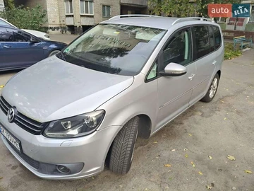 Авто Volkswagen Touran 2010 № 8106419